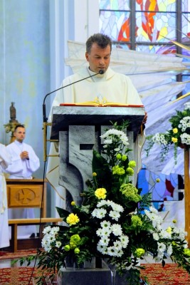 W sierpniu Mszy Świętej przewodniczył bp Jan Wątroba, a różaniec przygotowali księża i wierni z parafii Matki Bożej Królowej Polski w Matysówce i Wniebowzięcia Najświętszej Maryi Panny na Osiedlu Zalesie w Rzeszowie. fot. Andrzej Kotowicz