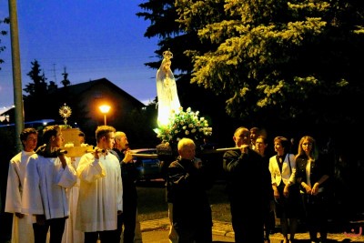 W sierpniu Mszy Świętej przewodniczył bp Jan Wątroba, a różaniec przygotowali księża i wierni z parafii Matki Bożej Królowej Polski w Matysówce i Wniebowzięcia Najświętszej Maryi Panny na Osiedlu Zalesie w Rzeszowie. fot. Andrzej Kotowicz