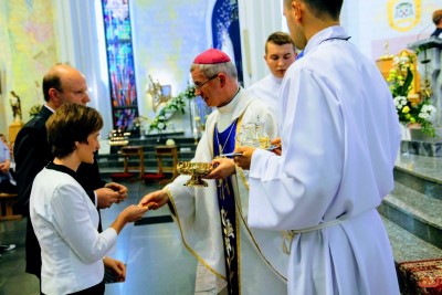 W sierpniu Mszy Świętej przewodniczył bp Jan Wątroba, a różaniec przygotowali księża i wierni z parafii Matki Bożej Królowej Polski w Matysówce i Wniebowzięcia Najświętszej Maryi Panny na Osiedlu Zalesie w Rzeszowie. fot. Andrzej Kotowicz