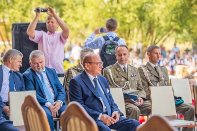 27 sierpnia 2017 r. do Parku Papieskiego przy Katedrze w Rzeszowie przyjechało 83 delegacje z dożynkowymi wieńcami. Mszy Świętej dożynkowej przewodniczył biskup rzeszowski Jan Wątroba. W koncelebrze uczestniczyli infułaci: ks. Stanisław Mac, ks. Wiesław Szurek oraz dziewiętnastu kapłanów. fot. Fotografiarzeszow