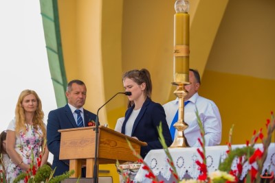 27 sierpnia 2017 r. do Parku Papieskiego przy Katedrze w Rzeszowie przyjechało 83 delegacje z dożynkowymi wieńcami. Mszy Świętej dożynkowej przewodniczył biskup rzeszowski Jan Wątroba. W koncelebrze uczestniczyli infułaci: ks. Stanisław Mac, ks. Wiesław Szurek oraz dziewiętnastu kapłanów. fot. Fotografiarzeszow