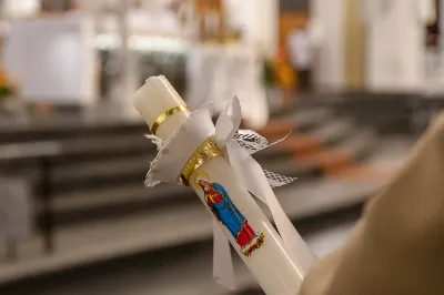 16 kwietnia 2022 r. bp Jan Wątroba przewodniczył liturgii Wigilii Paschalnej w naszej Katedrze. Podczas Mszy Świętej trzy osoby: Justyna, Anna i Nikola przyjęły sakrament chrztu, bierzmowania i Eucharystii.
fot. Joanna Prasoł