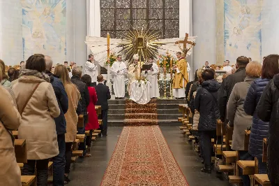 16 kwietnia 2022 r. bp Jan Wątroba przewodniczył liturgii Wigilii Paschalnej w naszej Katedrze. Podczas Mszy Świętej trzy osoby: Justyna, Anna i Nikola przyjęły sakrament chrztu, bierzmowania i Eucharystii.
fot. Joanna Prasoł