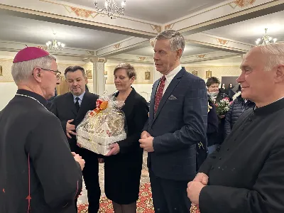 W liturgiczne wspomnienie św. Jana Apostoła (27.12) bp Jan Wątroba przewodniczył Mszy św. w katedrze rzeszowskiej. Eucharystię koncelebrowali abp Edward Nowak, bp Edward Białogłowski, bp Kazimierz Górny, a także ponad 60 kapłanów, którzy wraz z wiernymi modlili się w intencji Biskupa Rzeszowskiego z okazji jego imienin.