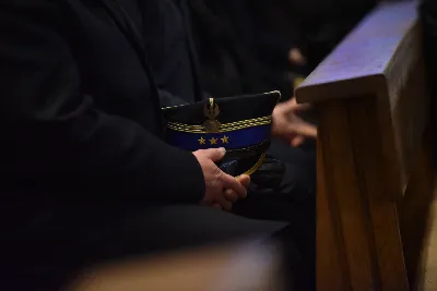 W liturgiczne wspomnienie św. Jana Apostoła (27 grudnia) w katedrze rzeszowskiej celebrowano Eucharystię, której przewodniczył bp Jan Wątroba. Mszę św. koncelebrował abp Edward Nowak, bp Edward Białogłowski, a także ok. 60 kapłanów, którzy wraz z przedstawicielami wspólnot, stowarzyszeń i instytucji modlili się w intencji Biskupa Rzeszowskiego z okazji jego imienin.
Homilię wygłosił ks. Janusz Kosior, proboszcz parafii pw. św. Jadwigi Królowej w Rzeszowie.
Na zakończenie Mszy św. bp Jan Wątroba podziękował za modlitwę i życzenia. 
fot. ks. Jakub Oczkowicz
