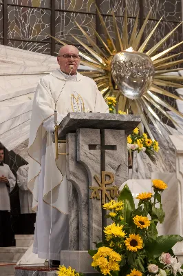 13 października 2022 r. w kościele katedralnym w Rzeszowie odbyło się ostatnie w tym roku Nabożeństwo Fatimskie. Mszy Świętej przewodniczył ks. Andrzej Szpaczyński, ojciec duchowny Wyższego Seminarium Duchownego w Rzeszowie, zaś homilię wygłosił ks. Adam Kubiś, rektor seminarium. W liturgii wzięli udział alumni rzeszowskiego seminarium. 
fot. Joanna Prasoł