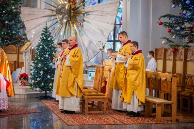 W Niedzielę Świętej Rodziny Mszy Świętej o godz. 12.00 przewodniczył bp Edward Białogłowski. Eucharystię uświetnił śpiewem kolęd Katedralny Chór Chłopięco-Męski Pueri Cantores Resovienses. fot. Paulina Lęcznar