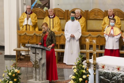 W piątek (11 czerwca) obchodziliśmy Uroczystość Najświętszego Serca Pana Jezusa - nasz odpust parafialny. Dziękujemy za tak liczny udział! Kazania odpustowe wygłosił ks. dziekan Krzysztof Szopa, proboszcz parafii Osobnica, były wikariusz naszej parafii. O godz. 18.00 uroczystej Mszy Świętej przewodniczył bp Jan Ozgi z Kamerunu (wikariusz katedralny w latach 1981-1985). Podczas Mszy Świętej zaśpiewał Katedralny Chór Chłopięco-Męski Pueri Cantores Resovienses i zagrała orkiestra dęta.  fot. Joanna Prasoł