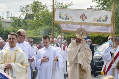 W uroczystość Najświętszego Ciała i Krwi Chrystusa Mszy Świętej w naszej Katedrze przewodniczył ks. proboszcz Krzysztof Gołąbek. Homilię wygłosił ks. Krzysztof Golas - wikariusz katedralny. Po zakończeniu liturgii wyruszyła procesja eucharystyczna do czterech ołtarzy rozmieszczonych wokół Katedry. fot. Joanna Prasoł