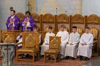 W środę popielcową (22.02.) biskup Jan Wątroba odprawił w katedrze rzeszowskiej Mszę Świętą na rozpoczęcie Wielkiego Postu. Homilię wygłosił ks. Sławomir Jeziorski, który prowadzi rekolekcje wielkopostne w parafii katedralnej. Podczas Eucharystii odbył się obrzęd posypania głów popiołem. Śpiew podczas liturgii prowadziła Katedralna Schola Liturgiczna. Liturgia była transmitowana przez Radio VIA.
fot. Joanna Prasoł