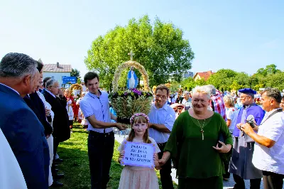 W niedzielę 25.08.2019 r. przy Katedrze Rzeszowskiej odbyły się Dożynki Diecezjalne. Do Parku Papieskiego przyjechało 73 delegacje z wieńcami dożynkowymi. fot. Andrzej Kotowicz