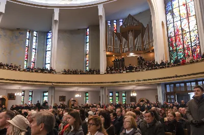 W Niedzielę Wielkanocną Mszy Świętej z procesją rezurekcyjną przewodniczył bp Edward Białogłowski.
fot. Joanna Prasoł