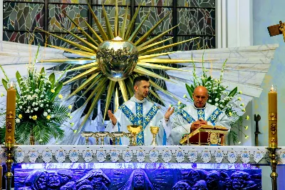 Mszy Świętej przewodniczył i homilię wygłosił ks. Piotr Fortuna - proboszcz parafii Matysówka. Liturgię oraz Różaniec przygotowały ss. Serafitki oraz ss. Felicjanki. fot. Andrzej Kotowicz