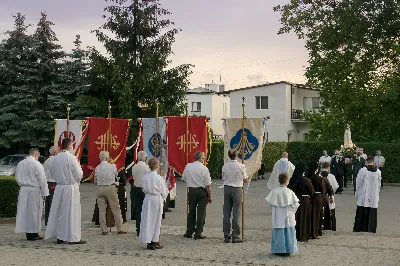 W sobotę 13 czerwca przeżywaliśmy uroczyste Nabożeństwo Fatimskie. Naszym modlitwom przewodniczył ks. Krzysztof Gołąbek - proboszcz naszej Katedry. Homilię wygłosił ks. dr Krzysztof Golas. O godz. 18.40 zostały przedstawione prośby i podziękowania do Matki Bożej Fatimskiej, w intencji których sprawowana była także Msza Święta. Po Mszy Świętej wyruszyła procesja z figurą Matki Bożej. Nabożeństwo zakończył Apel Jasnogórski.  fot. Joanna Prasoł