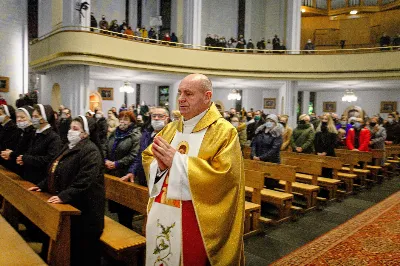 Pasterce w naszej Katedrze przewodniczył ks. Krzysztof Gołąbek - proboszcz.  fot. Andrzej Kotowicz