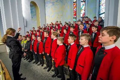 26 grudnia o godz. 12.00 Mszy Świętej w naszej Katedrze przewodniczył Ks. Bp Edward Białogłowski. Podczas Mszy Świętej śpiewał chór katedralny Pueri Cantores Resovienses. Po Mszy Świętej Ksiądz Biskup wraz z chórzystami dzielili się opłatkiem. fot. Fotografiarzeszow