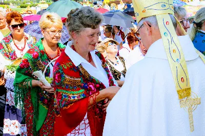 W niedzielę 25.08.2019 r. przy Katedrze Rzeszowskiej odbyły się Dożynki Diecezjalne. Do Parku Papieskiego przyjechało 73 delegacje z wieńcami dożynkowymi. fot. Andrzej Kotowicz