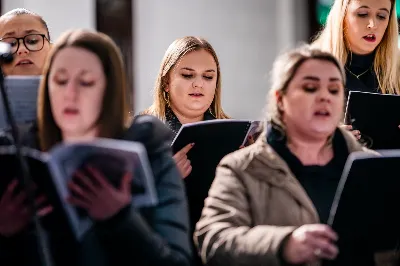 W czwartek (7 grudnia) w wigilię Niepokalanego Poczęcia NMP modliliśmy się śpiewem Akatystu ku czci Bogurodzicy. Śpiew prowadziła Katedralna Schola Liturgiczna pod dyrekcją ks. Juliana Wybrańca. Nabożeństwu przewodniczył ks. Jakub Oczkowicz.
fot. Tomasz Chrobak