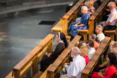 W piątek 28 czerwca obchodziliśmy Uroczystość Najświętszego Serca Pana Jezusa. Jest to nasze święto patronalne złączone z możliwością zyskania odpustu zupełnego. Uroczystej sumie odpustowej przewodniczył bp Edward Białogłowski. Kaznodzieją odpustowym był ks. dr Łukasz Hendzel. fot.: www.facebook.com/Fotografiarzeszow https://fotografiarzeszow.com.pl/