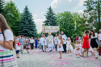 W niedzielę 3.06.2018 r. podczas Mszy Świętej o godz. 12.00 do grona chórzystów Pueri Cantores Resovienses zostało włączonych 16 chłopców.