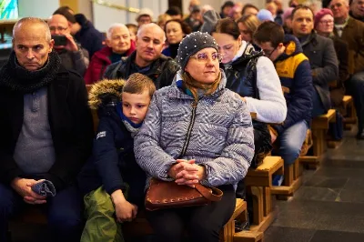 W niedzielę (19 listopada 2023 r.) w Katedrze Rzeszowskiej odbył się Koncert pieśni patriotycznych w wykonaniu Katedralnego Chóru Chłopięco-Męskiego "Pueri Cantores Resovienses". Chórem dyrygowała Aleksandra Fiołek-Matuszewska. Fot. Adam Bukowiński