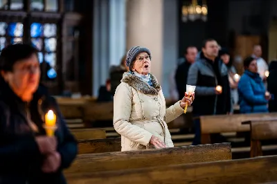 W czwartek (7 grudnia) w wigilię Niepokalanego Poczęcia NMP modliliśmy się śpiewem Akatystu ku czci Bogurodzicy. Śpiew prowadziła Katedralna Schola Liturgiczna pod dyrekcją ks. Juliana Wybrańca. Nabożeństwu przewodniczył ks. Jakub Oczkowicz.
fot. Tomasz Chrobak