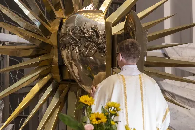 13 października 2022 r. w kościele katedralnym w Rzeszowie odbyło się ostatnie w tym roku Nabożeństwo Fatimskie. Mszy Świętej przewodniczył ks. Andrzej Szpaczyński, ojciec duchowny Wyższego Seminarium Duchownego w Rzeszowie, zaś homilię wygłosił ks. Adam Kubiś, rektor seminarium. W liturgii wzięli udział alumni rzeszowskiego seminarium. 
fot. Joanna Prasoł