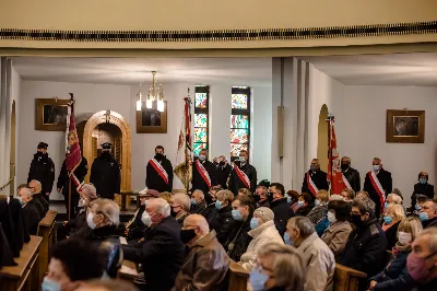 W czwartek 5 listopada o godz. 11.00 Mszą Świętą pogrzebową pożegnaliśmy śp. ks. inf. Stanisława Maca - pierwszego proboszcza i budowniczego Rzeszowskiej Katedry, byłego prepozyta Kapituły Katedralnej i długoletniego dziekana dekanatu Rzeszów – Katedra.  Mszy Świętej przewodniczył bp Jan Wątroba, homilię wygłosił ks. Stanisław Potera. W koncelebrze uczestniczył bp Stanisław Jamrozek - biskup pomocniczy przemyski i ok. 50 księży. fot. Dariusz Kamiński Fotografiarzeszow