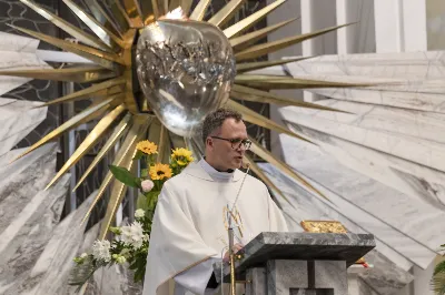 13 października 2022 r. w kościele katedralnym w Rzeszowie odbyło się ostatnie w tym roku Nabożeństwo Fatimskie. Mszy Świętej przewodniczył ks. Andrzej Szpaczyński, ojciec duchowny Wyższego Seminarium Duchownego w Rzeszowie, zaś homilię wygłosił ks. Adam Kubiś, rektor seminarium. W liturgii wzięli udział alumni rzeszowskiego seminarium. 
fot. Joanna Prasoł