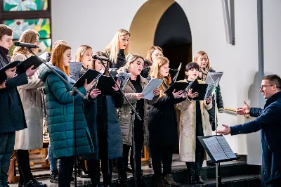 W czwartek (7 grudnia) w wigilię Niepokalanego Poczęcia NMP modliliśmy się śpiewem Akatystu ku czci Bogurodzicy. Śpiew prowadziła Katedralna Schola Liturgiczna pod dyrekcją ks. Juliana Wybrańca. Nabożeństwu przewodniczył ks. Jakub Oczkowicz.
fot. Tomasz Chrobak