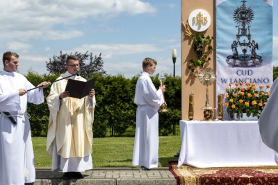 W uroczystość Najświętszego Ciała i Krwi Chrystusa Mszy Świętej w naszej Katedrze przewodniczył ks. proboszcz Krzysztof Gołąbek. Homilię wygłosił ks. Krzysztof Golas - wikariusz katedralny. Po zakończeniu liturgii wyruszyła procesja eucharystyczna do czterech ołtarzy rozmieszczonych wokół Katedry. fot. Joanna Prasoł