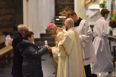 W liturgiczne wspomnienie św. Jana Apostoła (27 grudnia) w katedrze rzeszowskiej celebrowano Eucharystię, której przewodniczył bp Jan Wątroba. Mszę św. koncelebrował abp Edward Nowak, bp Edward Białogłowski, a także ok. 60 kapłanów, którzy wraz z przedstawicielami wspólnot, stowarzyszeń i instytucji modlili się w intencji Biskupa Rzeszowskiego z okazji jego imienin.
Homilię wygłosił ks. Janusz Kosior, proboszcz parafii pw. św. Jadwigi Królowej w Rzeszowie.
Na zakończenie Mszy św. bp Jan Wątroba podziękował za modlitwę i życzenia. 
fot. ks. Jakub Oczkowicz
