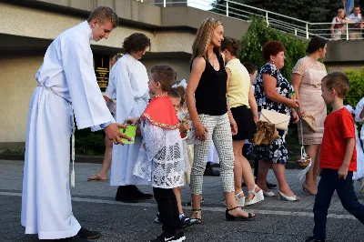 W piątek 8 czerwca obchodziliśmy Uroczystość Najświętszego Serca Pana Jezusa. Jest to nasze święto patronalne złączone z możliwością zyskania odpustu zupełnego. Uroczystej sumie odpustowej przewodniczył bp Kazimierz Górny. Kaznodzieją odpustowym był ks. Mieczysław Lignowski. fot. Joanna Prasoł