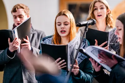 W czwartek (7 grudnia) w wigilię Niepokalanego Poczęcia NMP modliliśmy się śpiewem Akatystu ku czci Bogurodzicy. Śpiew prowadziła Katedralna Schola Liturgiczna pod dyrekcją ks. Juliana Wybrańca. Nabożeństwu przewodniczył ks. Jakub Oczkowicz.
fot. Tomasz Chrobak