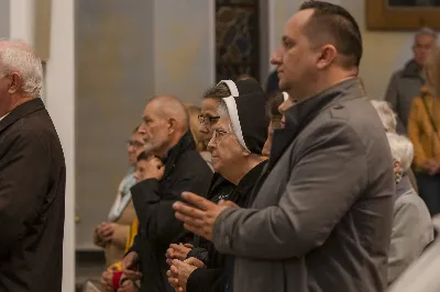 13 października 2022 r. w kościele katedralnym w Rzeszowie odbyło się ostatnie w tym roku Nabożeństwo Fatimskie. Mszy Świętej przewodniczył ks. Andrzej Szpaczyński, ojciec duchowny Wyższego Seminarium Duchownego w Rzeszowie, zaś homilię wygłosił ks. Adam Kubiś, rektor seminarium. W liturgii wzięli udział alumni rzeszowskiego seminarium. 
fot. Joanna Prasoł