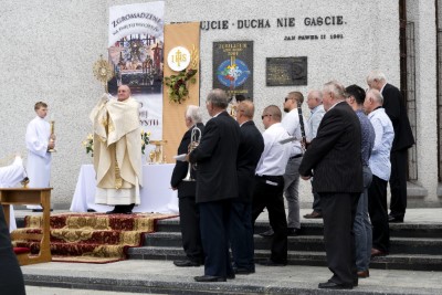 W uroczystość Najświętszego Ciała i Krwi Chrystusa Mszy Świętej w naszej Katedrze przewodniczył ks. proboszcz Krzysztof Gołąbek. Homilię wygłosił ks. Krzysztof Golas - wikariusz katedralny. Po zakończeniu liturgii wyruszyła procesja eucharystyczna do czterech ołtarzy rozmieszczonych wokół Katedry. fot. Joanna Prasoł