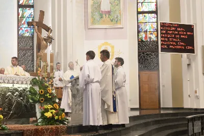 Mszy Świętej przewodniczył i homilię wygłosił ks. Piotr Fortuna - proboszcz parafii Matysówka. Liturgię oraz Różaniec przygotowały ss. Serafitki oraz ss. Felicjanki. fot. Andrzej Kotowicz