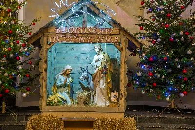 Pasterce w naszej Katedrze przewodniczył bp Jan Wątroba. Czuwanie przed Pasterką prowadziła młodzież naszej parafii. fot. Fotografiarzeszow