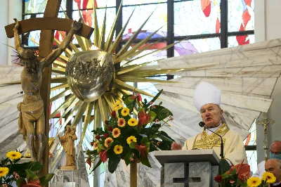 W niedzielę 7 czerwca podczas Mszy Świętej o godz. 12.00 we wspólnocie parafialnej dziękowaliśmy Panu Bogu za 60 lat kapłaństwa ks. inf. Stanisława Maca - pierwszego proboszcza i budowniczego naszej Katedry. fot. Joanna Prasoł, Andrzej Kotowicz