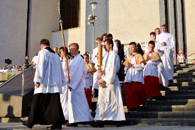 W piątek 8 czerwca obchodziliśmy Uroczystość Najświętszego Serca Pana Jezusa. Jest to nasze święto patronalne złączone z możliwością zyskania odpustu zupełnego. Uroczystej sumie odpustowej przewodniczył bp Kazimierz Górny. Kaznodzieją odpustowym był ks. Mieczysław Lignowski. fot. Joanna Prasoł