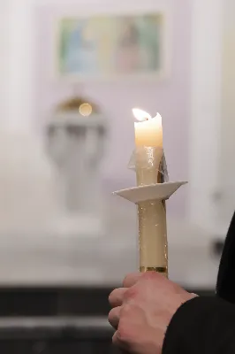 16 kwietnia 2022 r. bp Jan Wątroba przewodniczył liturgii Wigilii Paschalnej w naszej Katedrze. Podczas Mszy Świętej trzy osoby: Justyna, Anna i Nikola przyjęły sakrament chrztu, bierzmowania i Eucharystii.
fot. Joanna Prasoł