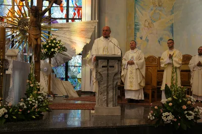 W czwartek 13 sierpnia przeżywaliśmy uroczyste Nabożeństwo Fatimskie. Naszym modlitwom przewodniczył ks. Wojciech Rybka SVD, misjonarz werbista, posługujący na Tajwanie. O godz. 18.40 zostały przedstawione prośby i podziękowania do Matki Bożej Fatimskiej, w intencji których sprawowana była także Msza Święta. Po Mszy Świętej wyruszyła procesja z figurą Matki Bożej. Nabożeństwo zakończył Apel Jasnogórski. fot. Rafał Waszczak