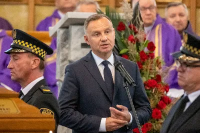 W kościele katedralnym w Rzeszowie, 2 września 2022 r., odbyły się uroczystości pogrzebowe śp. Tadeusza Ferenca, wieloletniego prezydenta Rzeszowa.

Przed rozpoczęciem liturgii Prezydent RP Andrzej Duda odznaczył pośmiertnie śp. Tadeusza Ferenca Orderem Odrodzenia Polski.

Mszy św. przewodniczył bp Jan Wątroba. W koncelebrze wziął udział bp Kazimierz Górny, ks. infułat Wiesław Szurek i 27 kapłanów.

Homilię wygłosił bp Jan Wątroba.

Obrzędy ostatniego pożegnania odbyły się w kościele katedralnym. Następnie kondukt pogrzebowy ulicami miasta udał się na Cmentarz Wilkowyja w Rzeszowie, gdzie odbył się pochówek śp. Tadeusza Ferenca.

fot. ks. Jakub Nagi, Kurier Rzeszowski - portal, gazeta, TVi 