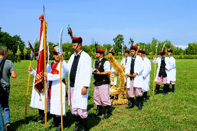 W niedzielę 25.08.2019 r. przy Katedrze Rzeszowskiej odbyły się Dożynki Diecezjalne. Do Parku Papieskiego przyjechało 73 delegacje z wieńcami dożynkowymi. fot. Andrzej Kotowicz