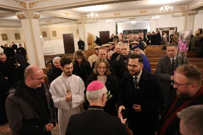 W liturgiczne wspomnienie św. Jana Apostoła (27 grudnia) w katedrze rzeszowskiej celebrowano Eucharystię, której przewodniczył bp Jan Wątroba. Mszę św. koncelebrował abp Edward Nowak, bp Edward Białogłowski, a także ok. 60 kapłanów, którzy wraz z przedstawicielami wspólnot, stowarzyszeń i instytucji modlili się w intencji Biskupa Rzeszowskiego z okazji jego imienin.
Homilię wygłosił ks. Janusz Kosior, proboszcz parafii pw. św. Jadwigi Królowej w Rzeszowie.
Na zakończenie Mszy św. bp Jan Wątroba podziękował za modlitwę i życzenia. 
fot. ks. Jakub Oczkowicz
