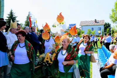 W niedzielę 25.08.2019 r. przy Katedrze Rzeszowskiej odbyły się Dożynki Diecezjalne. Do Parku Papieskiego przyjechało 73 delegacje z wieńcami dożynkowymi. fot. Andrzej Kotowicz