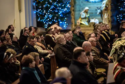 W liturgiczne święto św. Jana Apostoła i Ewangelisty, w katedrze rzeszowskiej duchowni i świeccy modlili się w intencji bp. Jana Wątroby. Eucharystię, której przewodniczył Solenizant, koncelebrowali: bp Kazimierz Górny, bp Edward Białogłowski oraz 56 księży.  fot. Dariusz Kamiński (https://fotografiarzeszow.com.pl)