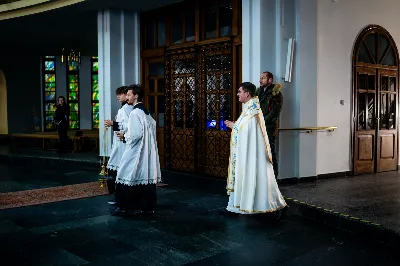 W czwartek (7 grudnia) w wigilię Niepokalanego Poczęcia NMP modliliśmy się śpiewem Akatystu ku czci Bogurodzicy. Śpiew prowadziła Katedralna Schola Liturgiczna pod dyrekcją ks. Juliana Wybrańca. Nabożeństwu przewodniczył ks. Jakub Oczkowicz.
fot. Tomasz Chrobak