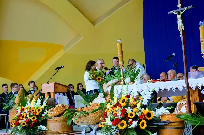 Jak co roku, w ostatnią niedzielę sierpnia w Rzeszowie odbyły się dożynki diecezjalne. Uroczystość była okazją dziękczynienia za tegoroczne plony, na które rolnicy z trudem pracowali przez cały rok. fot. Andrzej Kotowicz