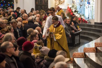 Pasterce w naszej Katedrze przewodniczył bp Jan Wątroba. Czuwanie przed Pasterką prowadziła młodzież naszej parafii. fot. Fotografiarzeszow